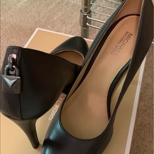 BRAND NEW! Michael Kors Charcoal Pumps